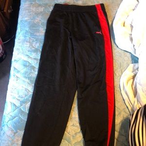 Black/ Red Puma joggers L Men’s